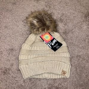 D&Y Pom Winter Hat